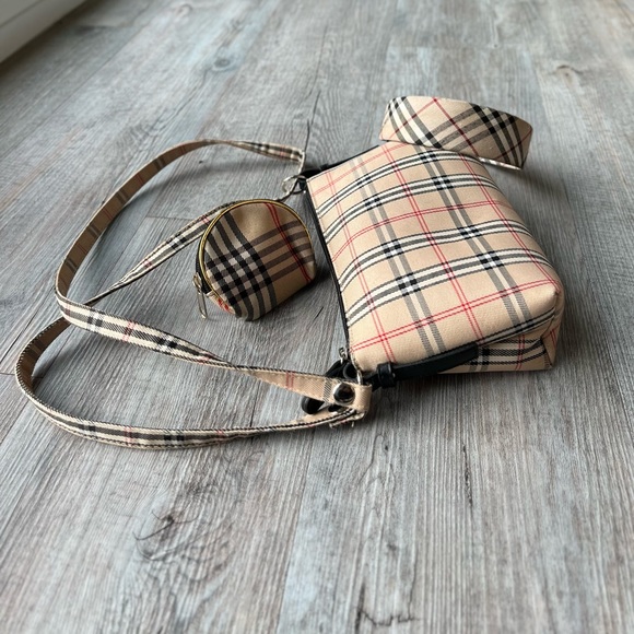 Burberry design knockoff small purse. New condition w/o tags. - Picture 5 of 10